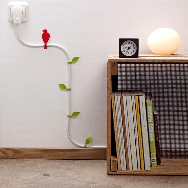 Kabel von einem Fernseher dekorieren