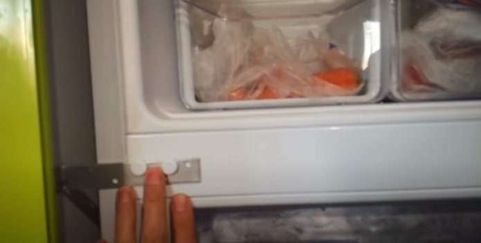 So baut man einen Kühlschrank ein