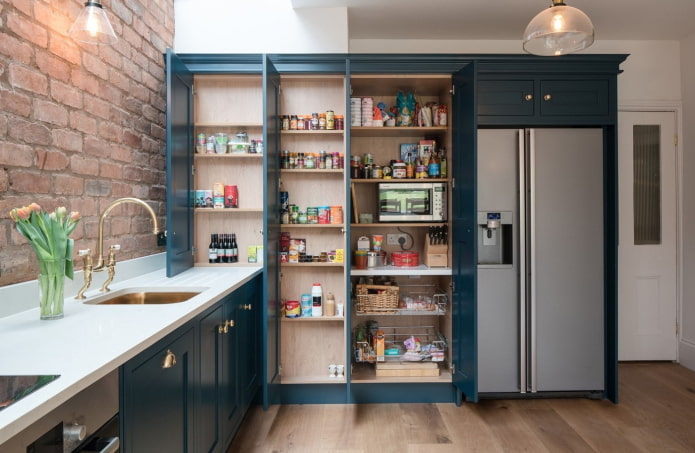Kühlschrank in einer Möbelnische