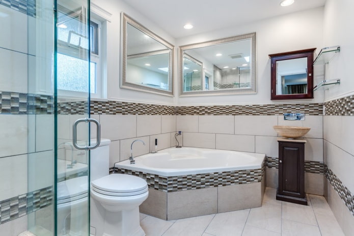 Badewanne mit ungewöhnlicher Form