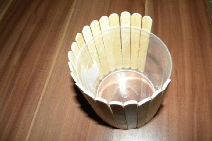 Bleistifthalter aus Stäbchen