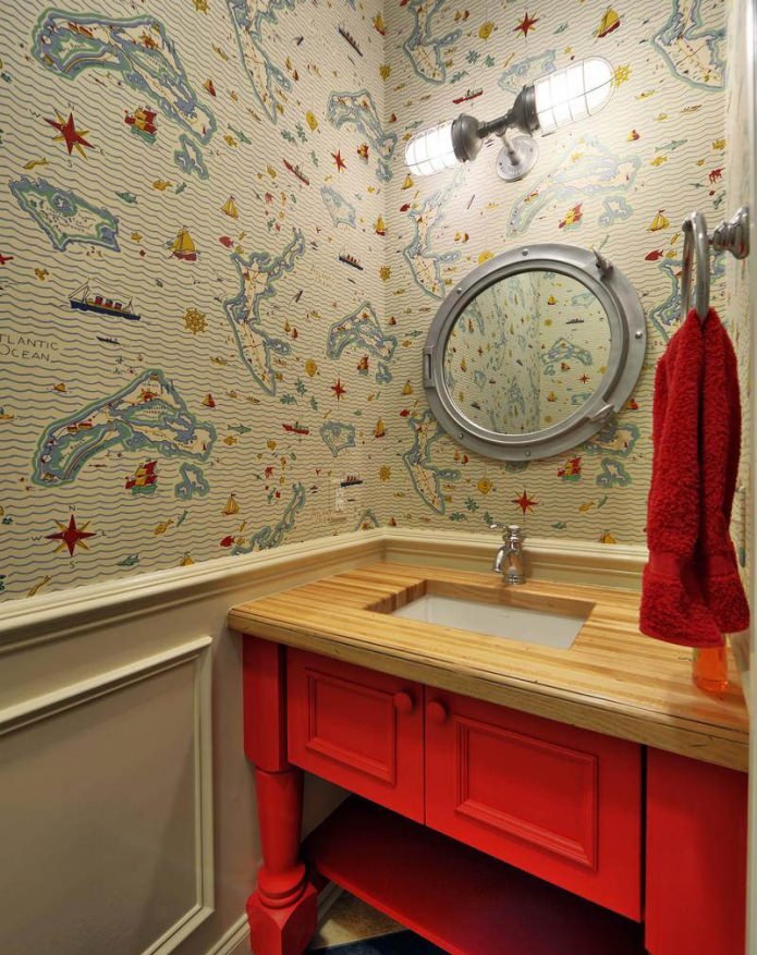 Karte im Badezimmerinterieur