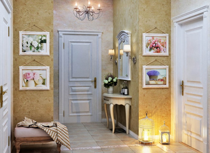 Gemälde im Flur im Provence-Stil