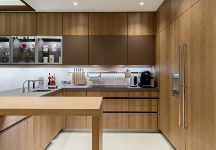 In die Küche eingebauter Kühlschrank