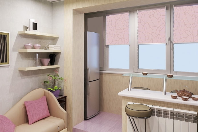 Kühlschrank auf dem Balkon im Kücheninneren