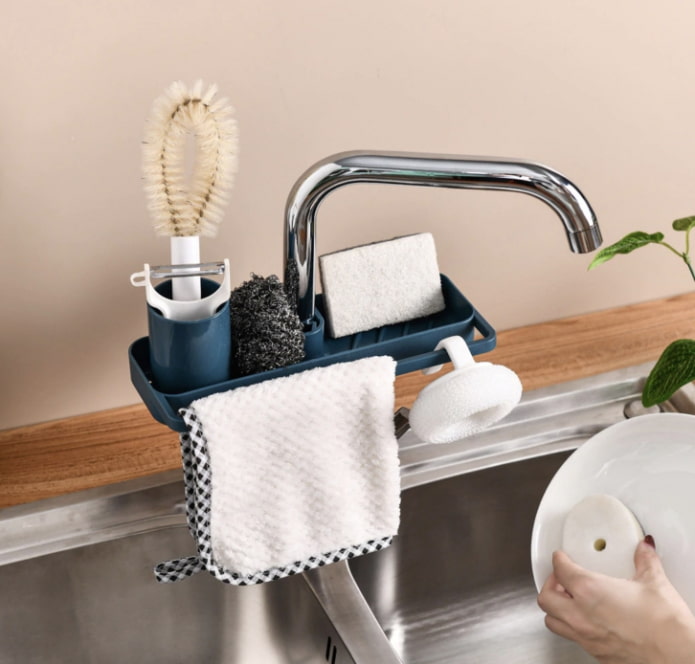 Halter am Wasserhahn