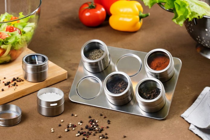 Gläser mit Magnettafel