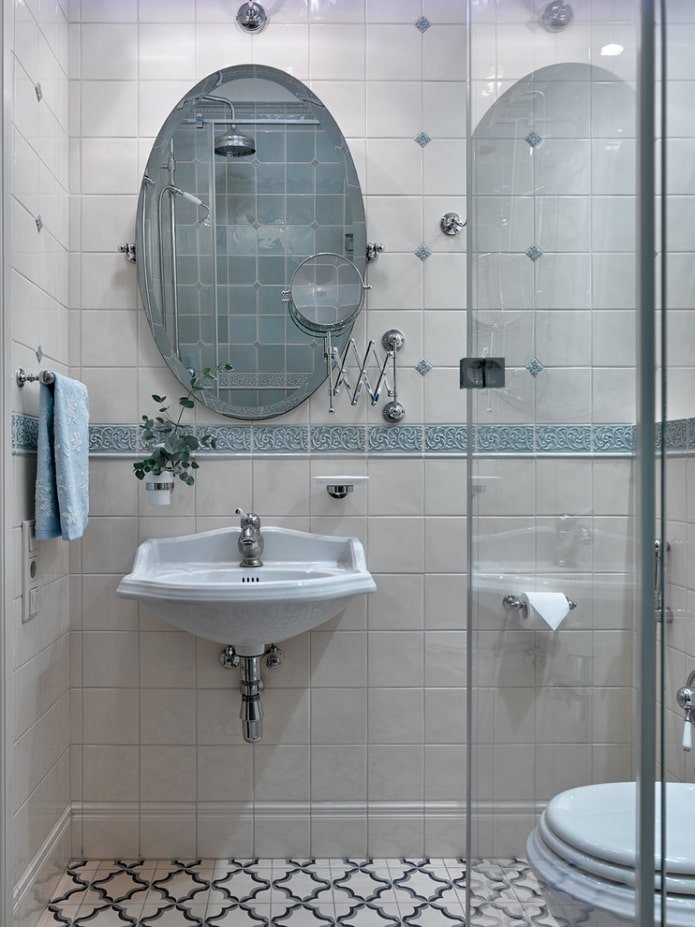 Schiene neben dem Waschbecken