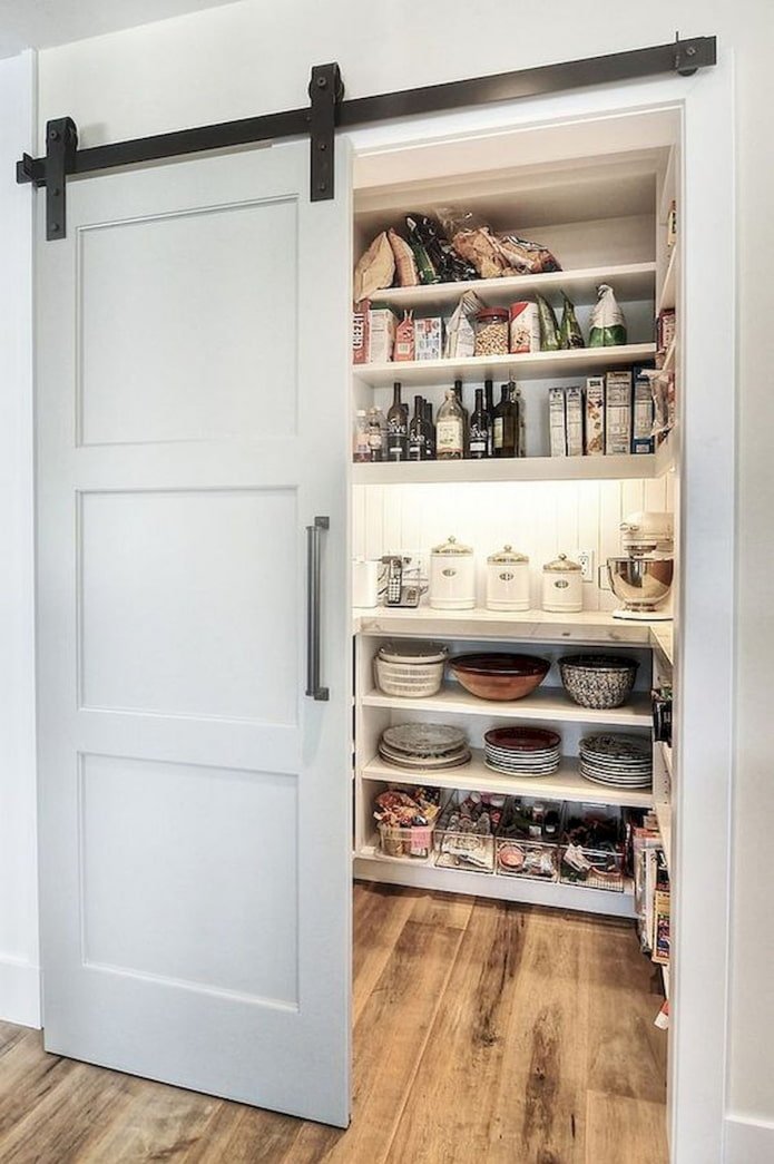 Speisekammer-Design im Inneren des Hauses