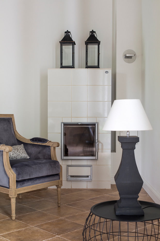 Kamin mit Klinkerfliesenverkleidung