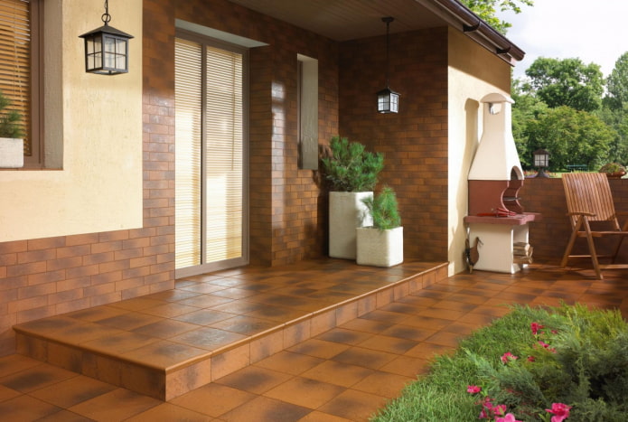 Veranda mit Klinkerfliesenverkleidung