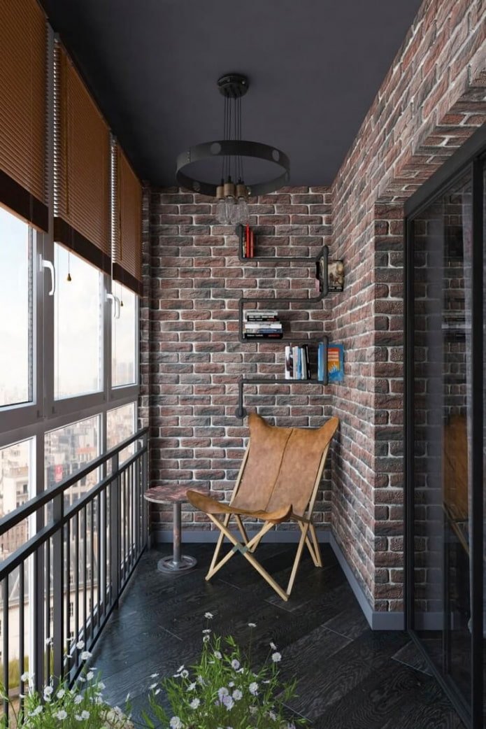 Balkon mit Klinkerfliesenverkleidung