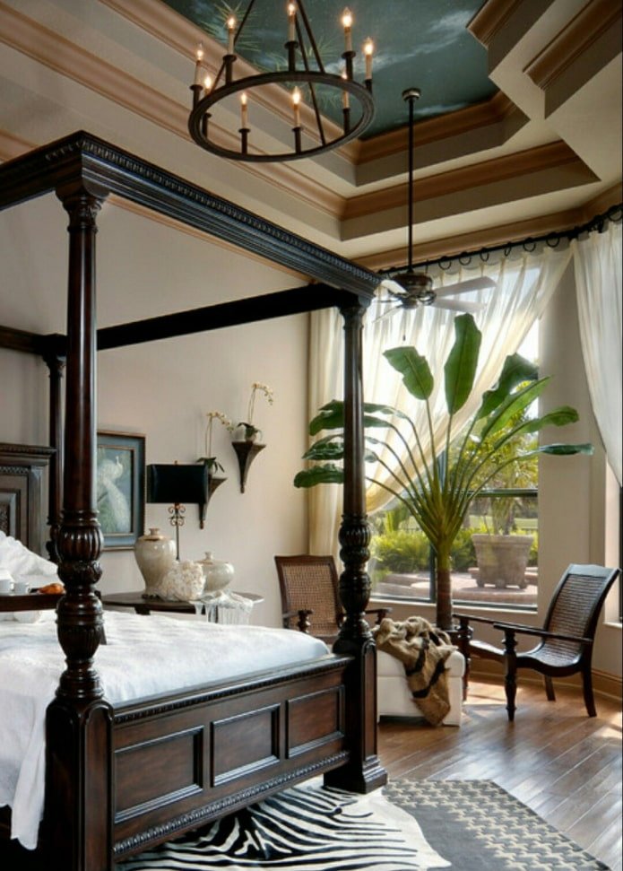 Großer Kronleuchter im Schlafzimmer