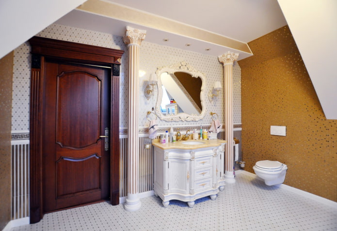 Säulen im Badezimmer
