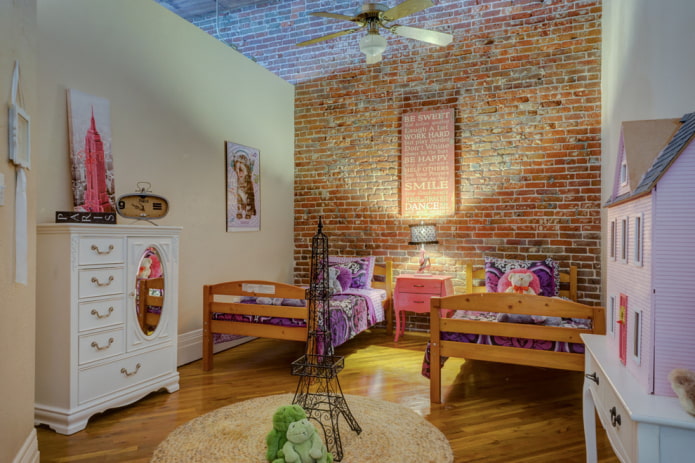 Schlafzimmer für zwei Mädchen im Loft-Stil