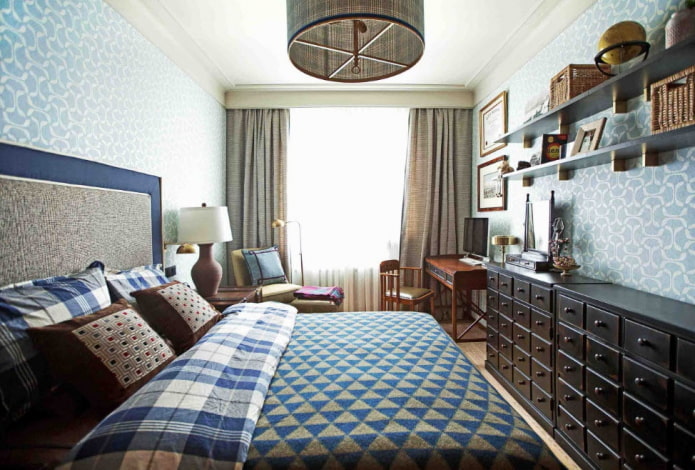 Kommode-Sekretär im Schlafzimmer
