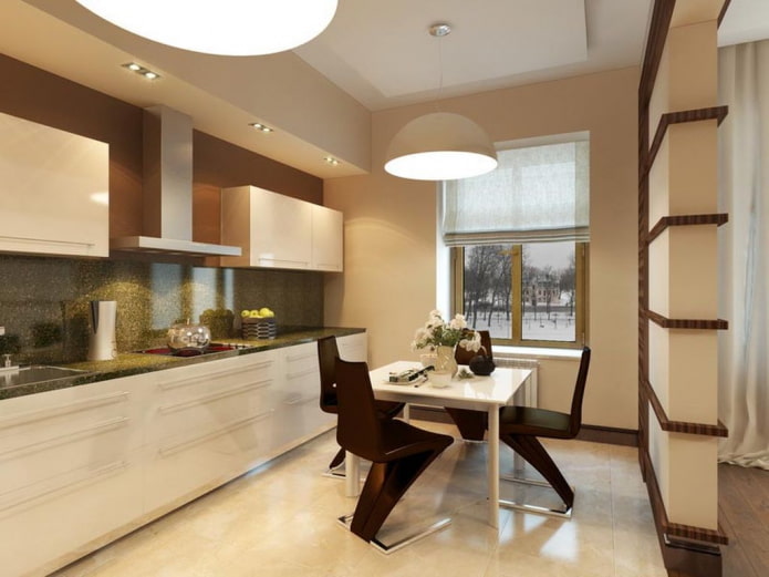 Kücheninterieur in Beige- und Brauntönen