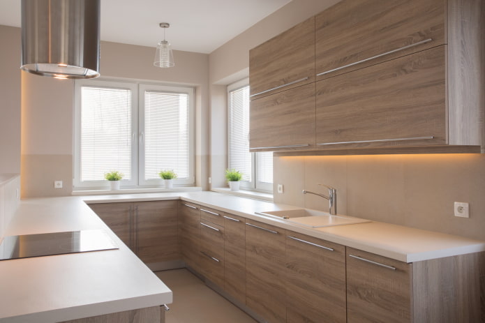 Kücheninterieur in hellbraunen Tönen
