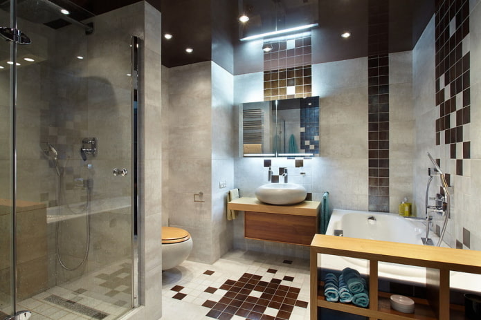 braune Spanndecke im Badezimmer