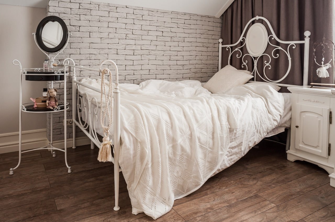 Schmiedeeisenbett
