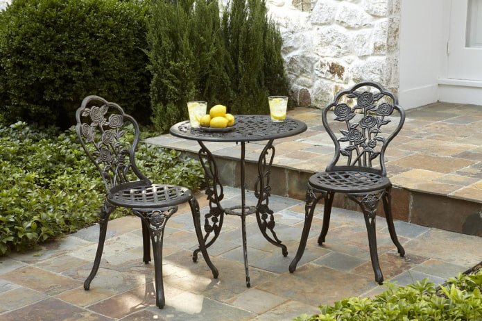 Geschmiedeter Gartentisch für den Garten