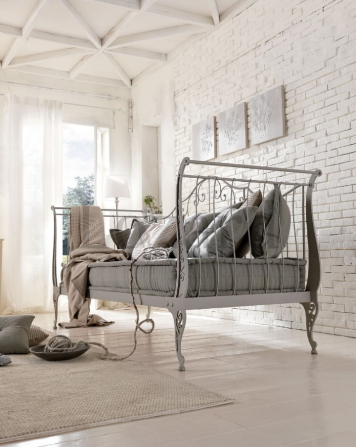 Schmiedeeisensofa im Provence-Stil