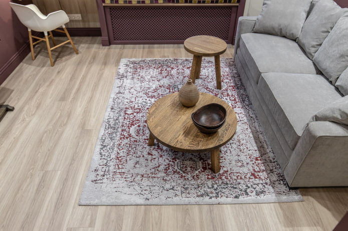 Teppichplatzierung in Wohnzimmer