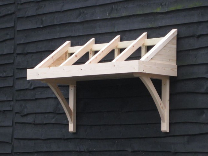 Holzsockel für das Vordach