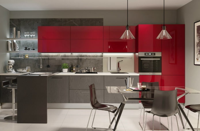 Kücheninterieur in Grau- und Rottönen