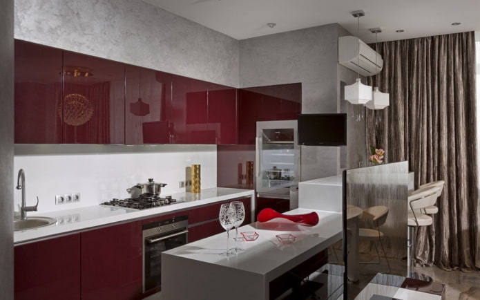Kücheninterieur in Grau- und Rottönen