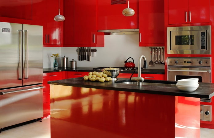 Küche in sattem Rot