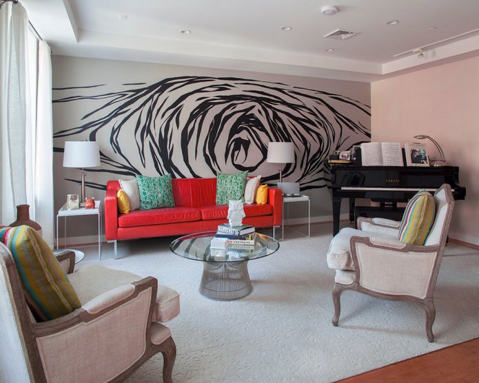 Rotes Stoffsofa im Wohnzimmer