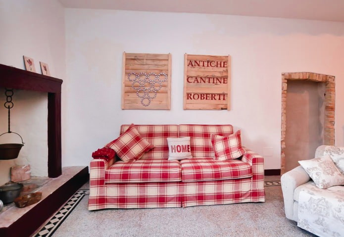 Kariertes Sofa