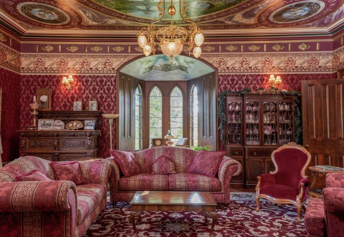 Rot-goldenes Sofa