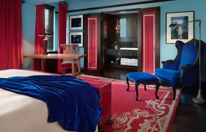 Rot-blaues Interieur