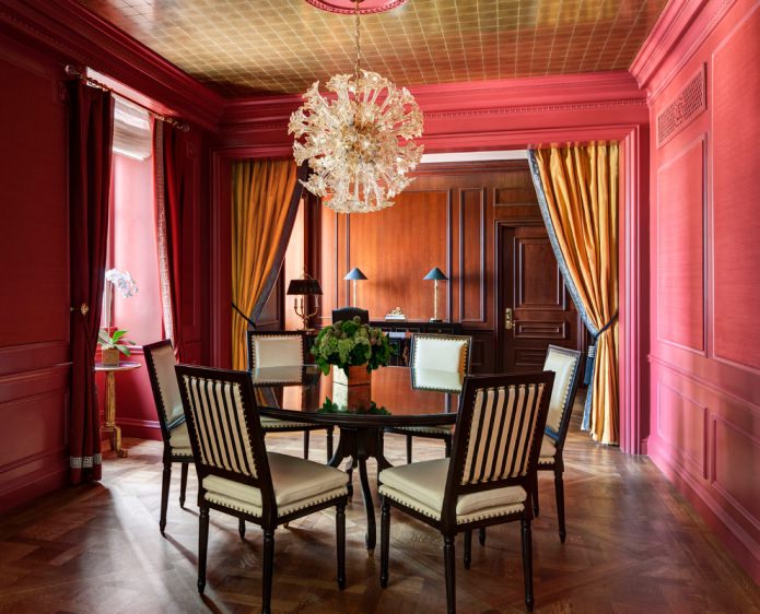 Rot-goldenes Interieur