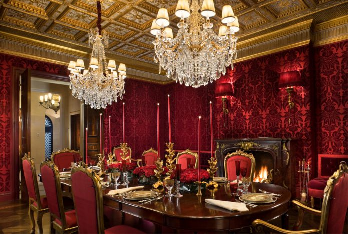 Rot-goldenes Interieur