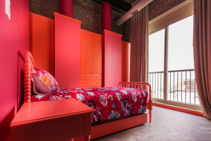 Rote Möbel im Kinderzimmer