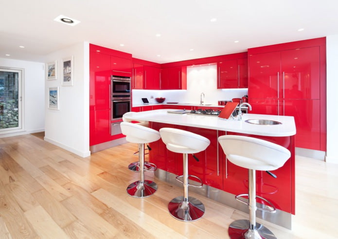 Modernes rotes Set