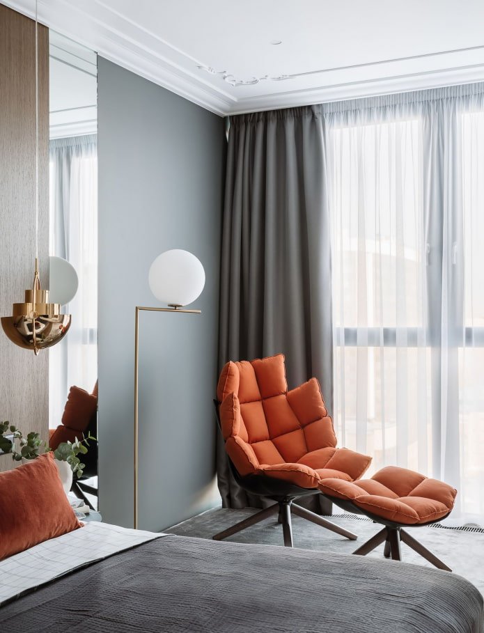 Futuristischer Stuhl im Schlafzimmer