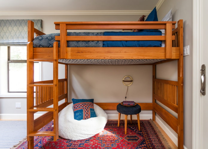 Hochbett mit Treppe