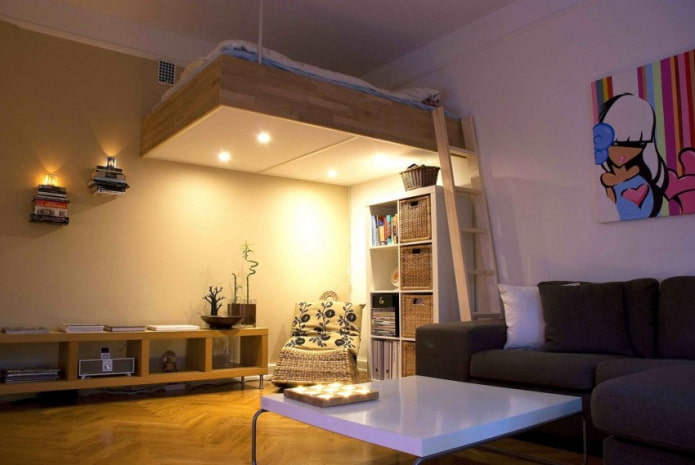 Bett unter der Decke mit Beleuchtung