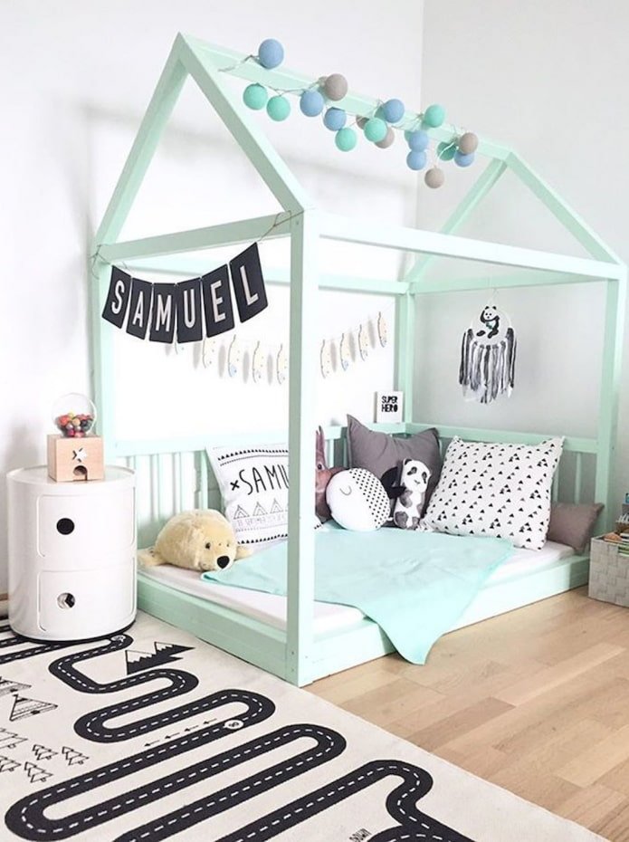 Hausförmiges Bett im Kinderzimmer