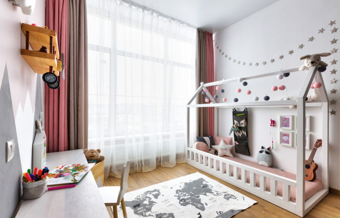 Bett in Form eines Hauses im skandinavischen Stil