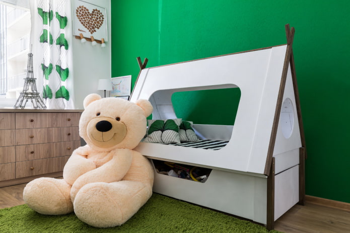 Bett in Form eines Wigwams im Kinderzimmer