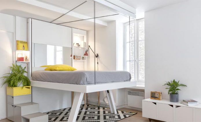bewegliches Bett unter der Decke