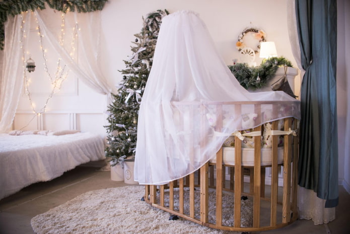 Baldachin für ein umbaubares Kinderbett