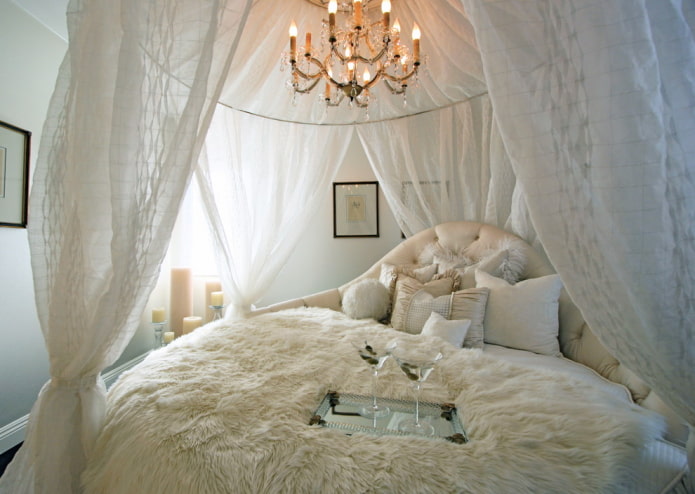 großes Bett