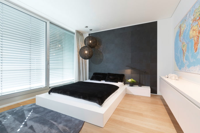 Weißes Bett im Schlafzimmer