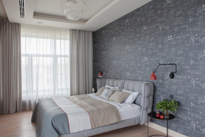 graues Bett im Schlafzimmer